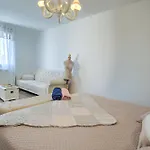 Au Des Vignes Bed & Breakfast