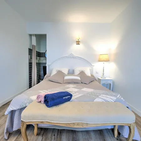 Au Des Vignes B&B 몽타뉴