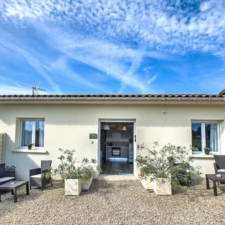 Au Des Vignes B&B 몽타뉴
